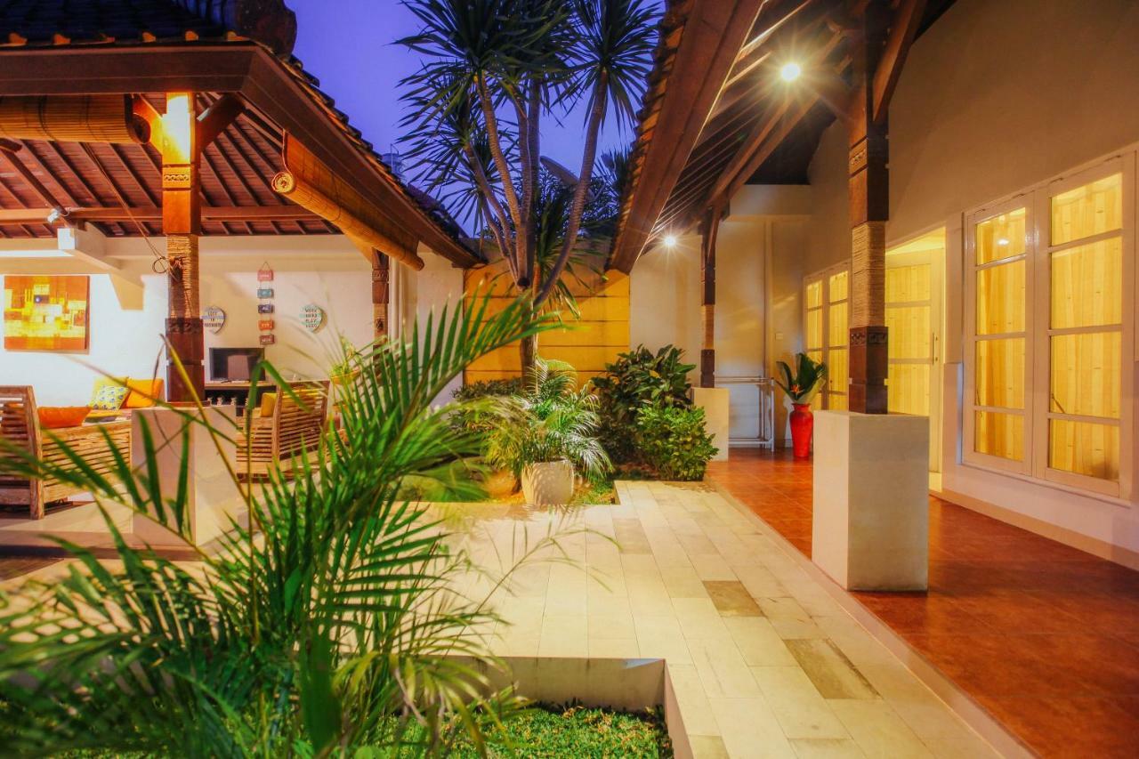 Villa Matahari Seminyak Esterno foto
