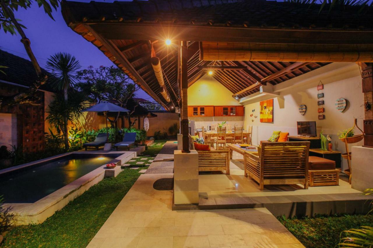 Villa Matahari Seminyak Esterno foto
